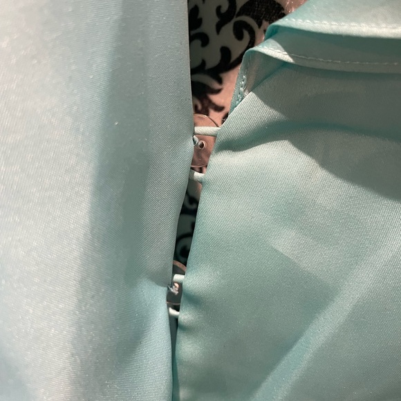Seafoam colored silk blouse with frilly collar and sleeves. - Picture 9 of 12